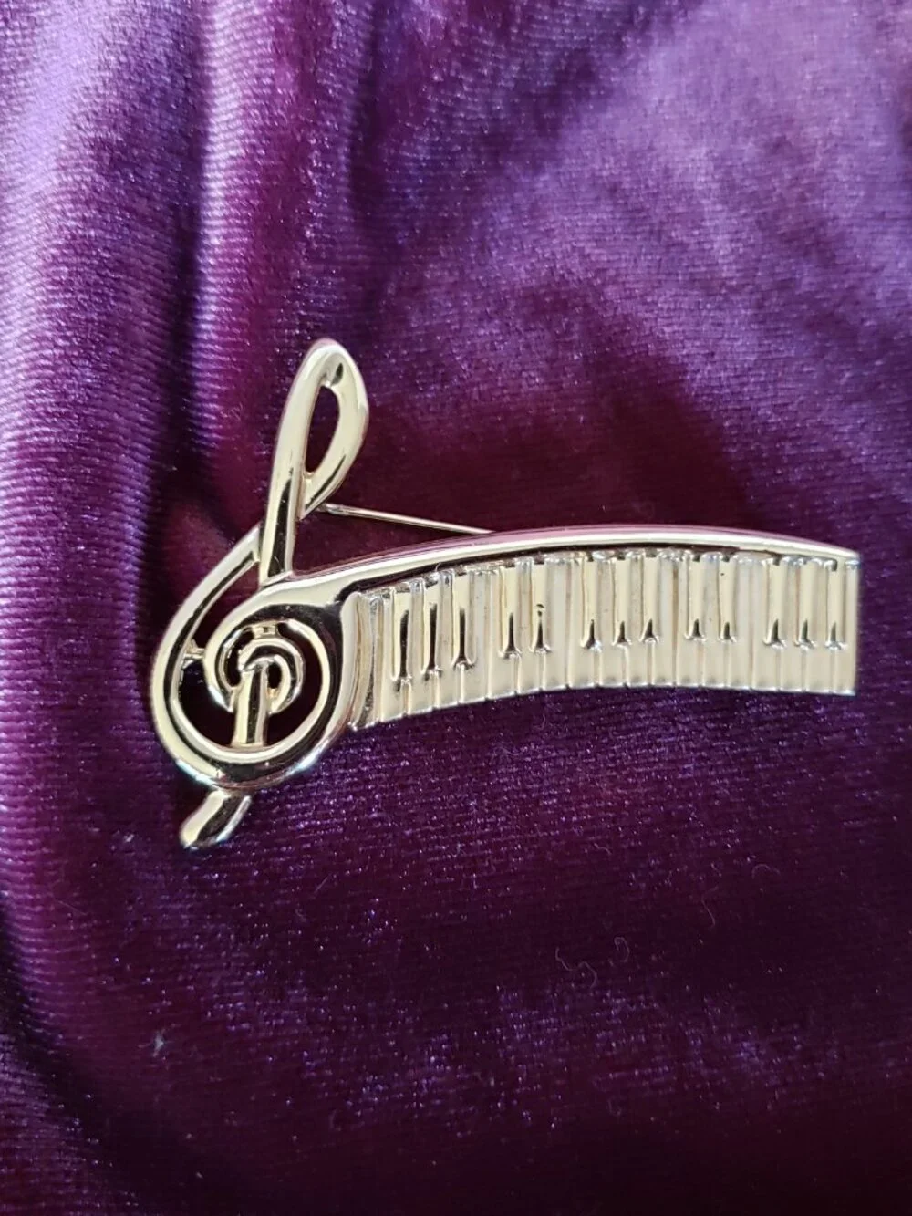 Brooch Music